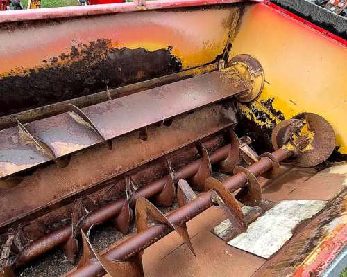 Mixer Mainero con Cubiertas de 10 M3 Buen Estado