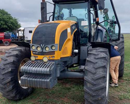 Tractor Valtra AR 220