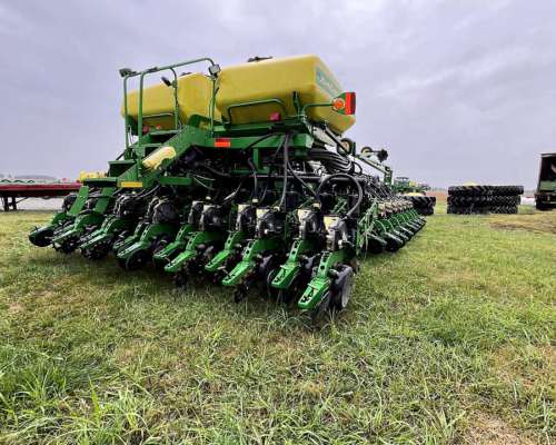 Plantadora John Deere DB60 2012 - 6.970 Has de USO