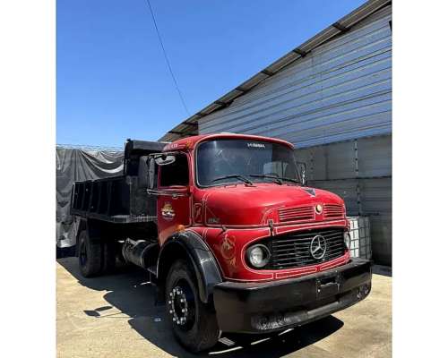 Mercedes Benz 1518 con Volcador