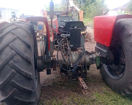 Tractor Massey Ferguson 1175 con Pala Frontal