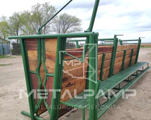 Casilla de Operar y Manga Reforzada de Caño y Madera.