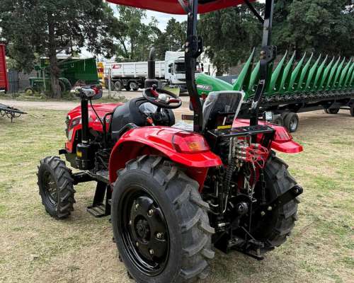 Tractor Traxor TE504 50 HP 4X4 Techo , 3 Puntos