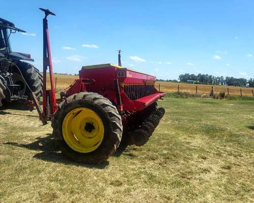 Sembradora 25 a 17.5 Alfalfero