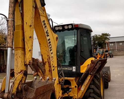 New Holland Retroexcavadora - año 2013