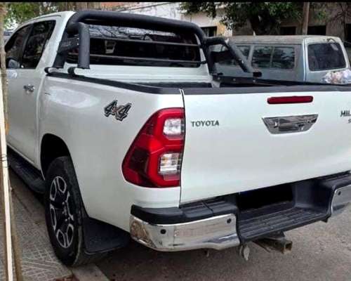 Toyota Hilux 2.8 TDI CD 4X4 SRX 204cv 2022 $44.799.000