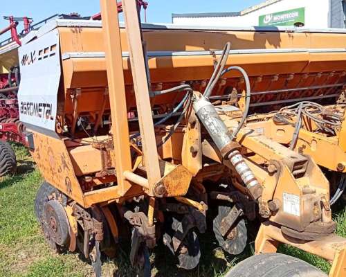 Sembradora Agrometal MX 23 a 21 Máxima Autonomía, Alfalfero.