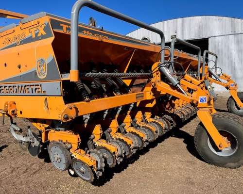 Sembradora Agrometal TX Mega 22 Surcos a 35- Neumática- DVA