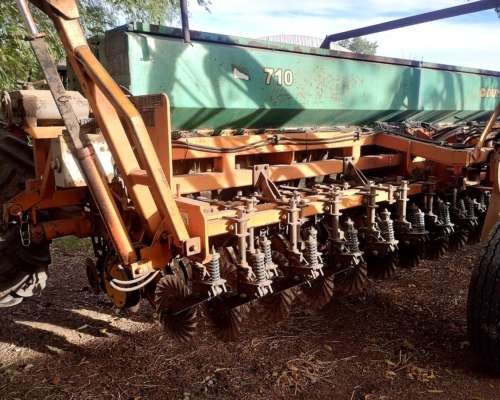 Vendo Sembradora de 27 a 19 Dumaire