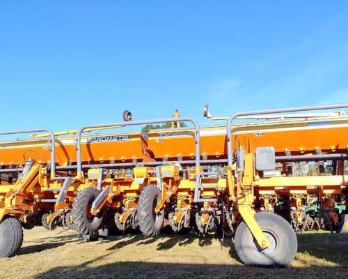 Sembradora Agrometal TX Mega de 16 a 52