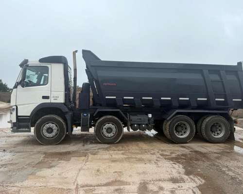 Volvo 330 año 2020 285.000km Batea Petinari 18mt Todo Vial