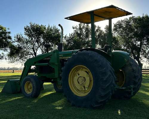 John Deere 3140 con Pala Frontal. Embrague Independiente.