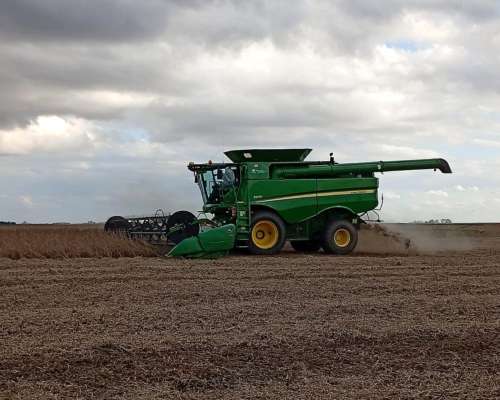 John Deere S670. DT. año 2017. 8000 Hs