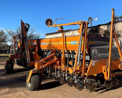 Sembradora Agrometal TX Mega Neumática 16 a 52 Doble Fert.