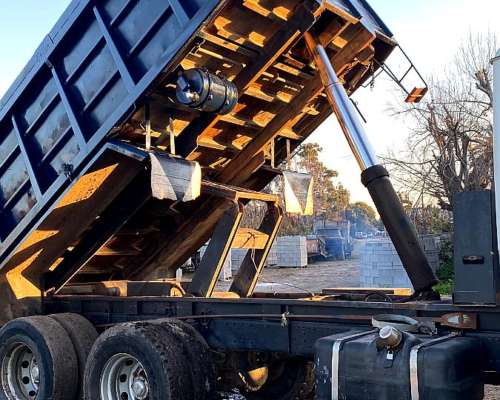 Mercedes Benz 2318 6X4 Volcador