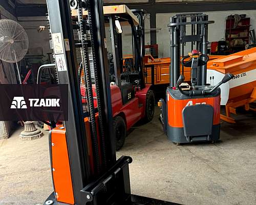 Apilador Semi Eléctrico con Bateria de Litio AE1530