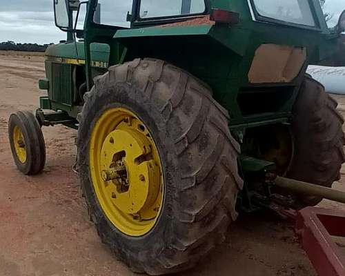 Tractor John Deere 3140 con Cabina