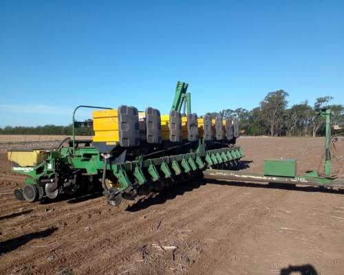 John Deere 16 a 52 Neumática año 2005, Excelente