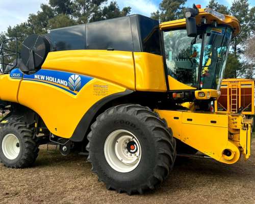 Cosechadora New Holland CR5,85 año 2020