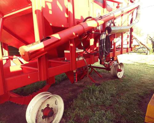 Tolva Semillera de 14 TN con Chimango