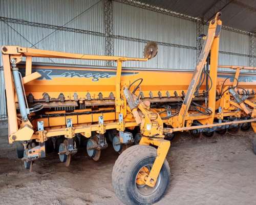 Sembradora Agrometal TX Mega de 13 a 52 Reparada