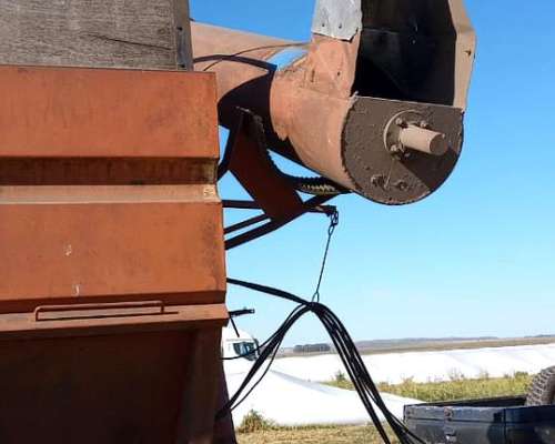 Tolva Usada Comofra con Balanza.