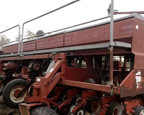 Tractor Massey 7415 año 2014 MAS Sembradora Apache 7200,