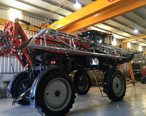 Pulverizadora Autopropulsada Kuhn Stronger MT