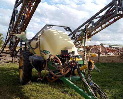 Pulverizador de Arrastre Caiman A3000. año 2009