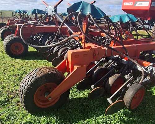 Sembradora Tanzi de 60 a 19 - Tolva 12.000 C/monitor - 2020
