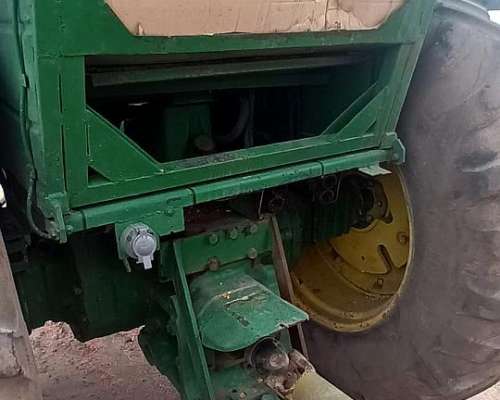 Tractor John Deere 3140 con Cabina