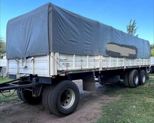 Iveco Cavallino Enganchado con Acoplado Petinari