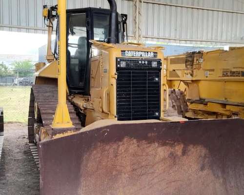 Topador Caterpillar D6N XL 2010 con 4930 Horas