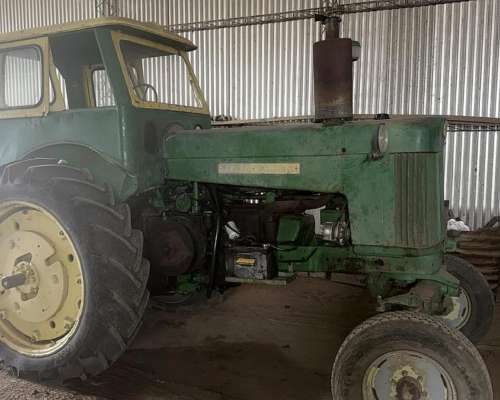 Tractor John Deere 730