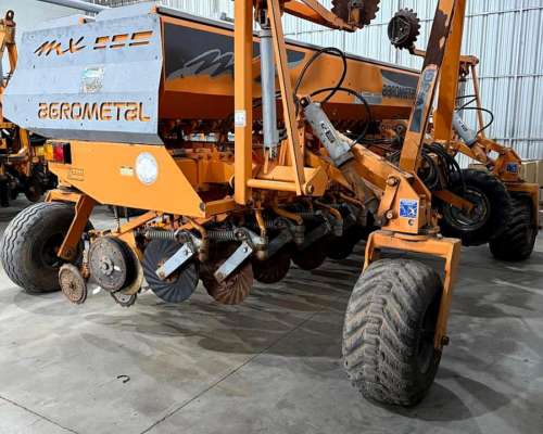 Agrometal MX 23/21 Doble Tolva, Monitor Controlagro.