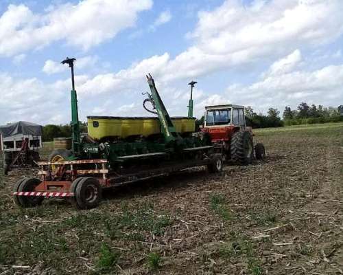 Sembradora John Deere 710 de 52.5 Surcis en Buen Estado