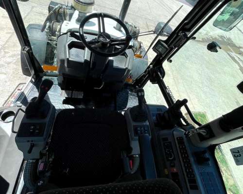 Retroexcavadora HMK 102b 4X4 2025