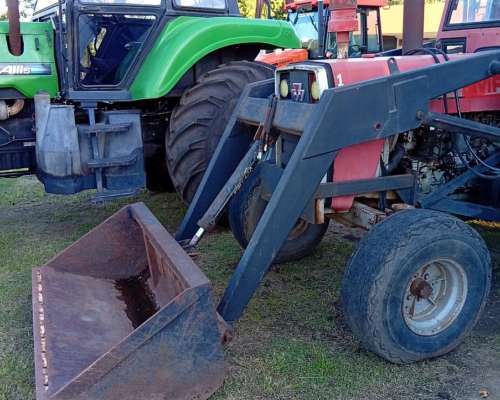 Tractor Massey Ferguson 1195 con Pala Cargadora y Cabina