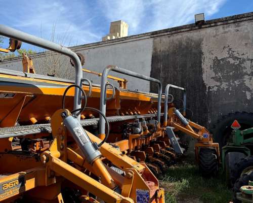 Sembradora Agrometal TX Mega 16 A52 Variable