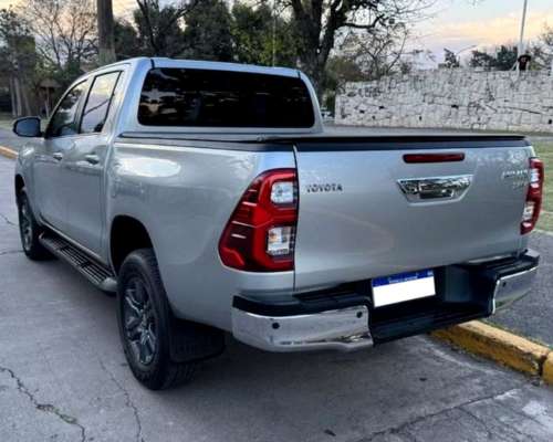 Toyota Hilux 2.8 TDI CD 4X2 SRV AT6 204cv 2021 U$35.999
