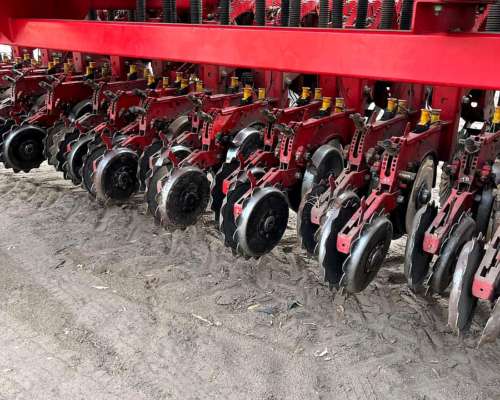 Sembradora 32000 de 38 a 21 cm . Bertini. Disponible