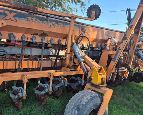 Sembradora Agrometal TX Mega Neumática