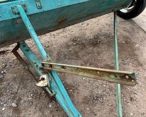 Fertilizadora al Voleo de Arrastre .