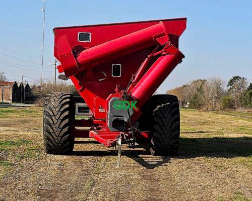 Tolva Autodescargable CRV 35 C/goma y Balanza Ombu.
