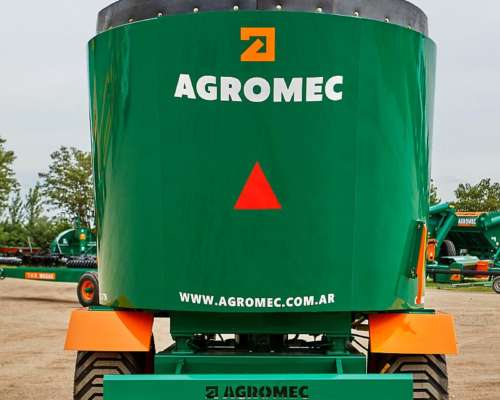 Mixer Vertical Distribuidor 14 M3 Descarga Frontal Agromec