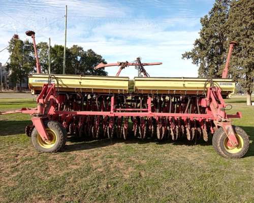 Sembradora Gherardi G230 26 a 21 con Alfalfero