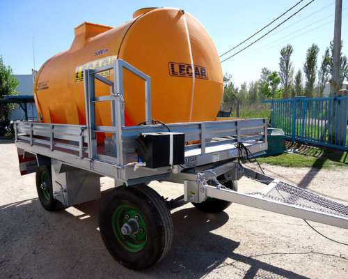 Acoplado Tanque Plastico Combinado y con Bidoneras Lecar