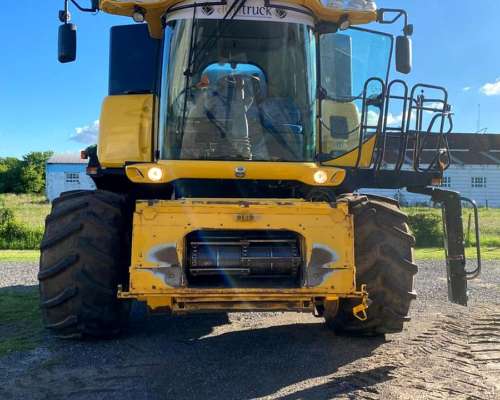 Cosechadora New Holland CR6080 con Cabezal 30 Pies