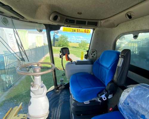 Cosechadora New Holland CR6080 con Cabezal 30 Pies