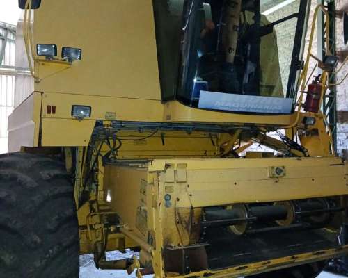 Cosechadora New Holland TC 59, año 2006